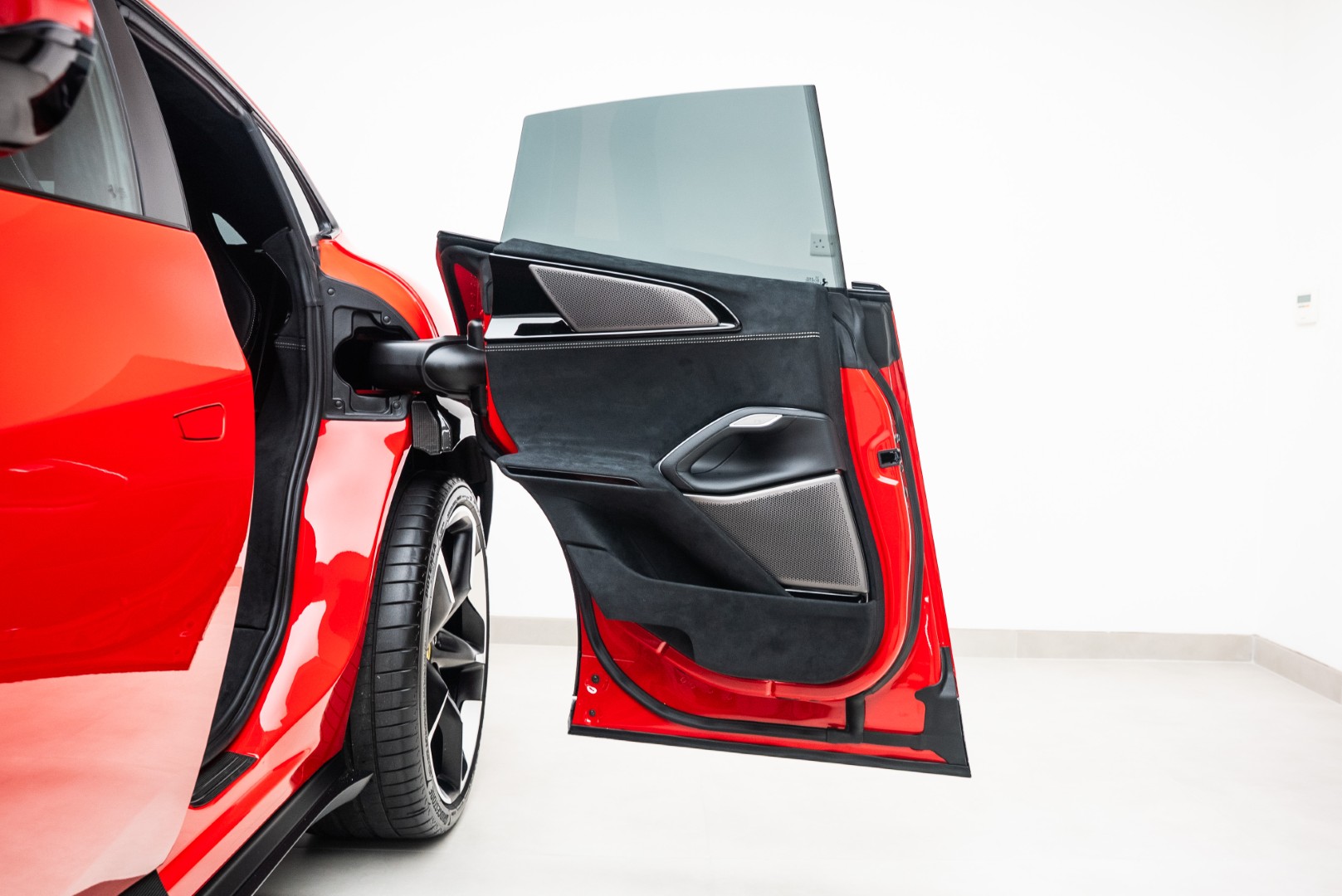 2025 FERRARI PUROSANGUE | FULL CARBON | MAIN DEALER SERVICE | HIGH SPEC